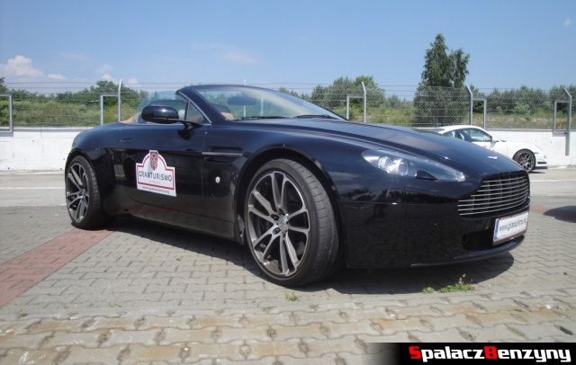Aston Martin kabriolet czarny na Gran Turismo Polonia 2013
