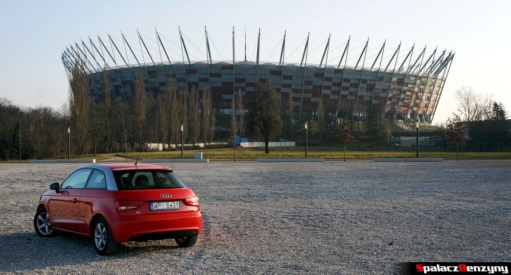 Audi A1 przed Stadionem Narodowym