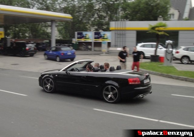 Audi kabriolet czarny w ruchu na Worthersee 2013