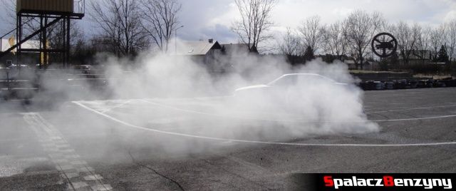 BMW w chmurze dymy na Rally Sprint w Biłgoraju