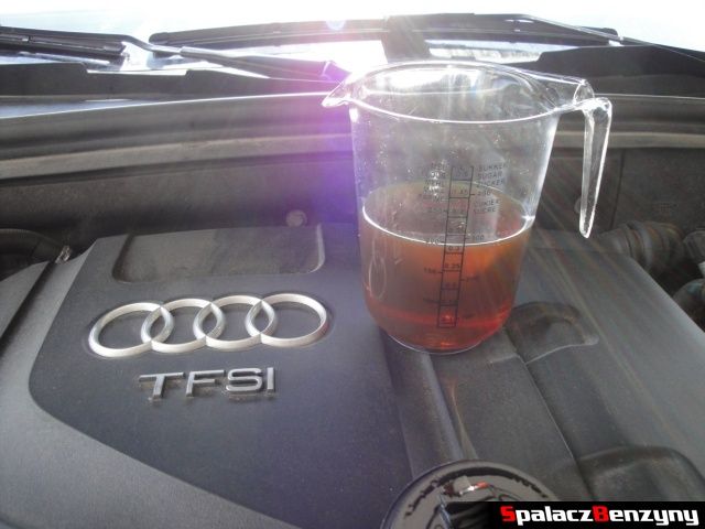 Dolewka oleju do Audi A4 TFSI