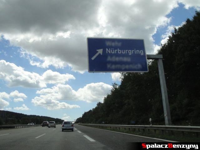 Drogowskaz na Touristenfahrten Nordschleife na Nurburgring