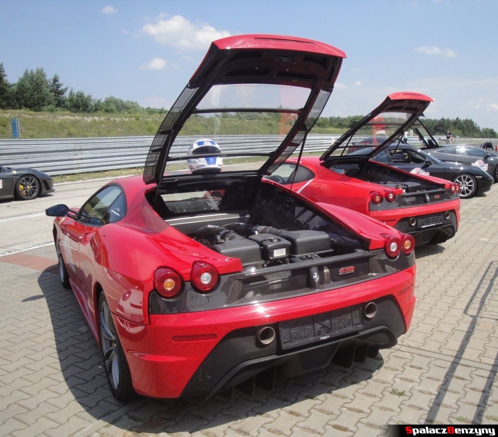 Ferrari 430 Scuderia z otwartymi pokrywami silnika na Gran Turismo Polonia 2013