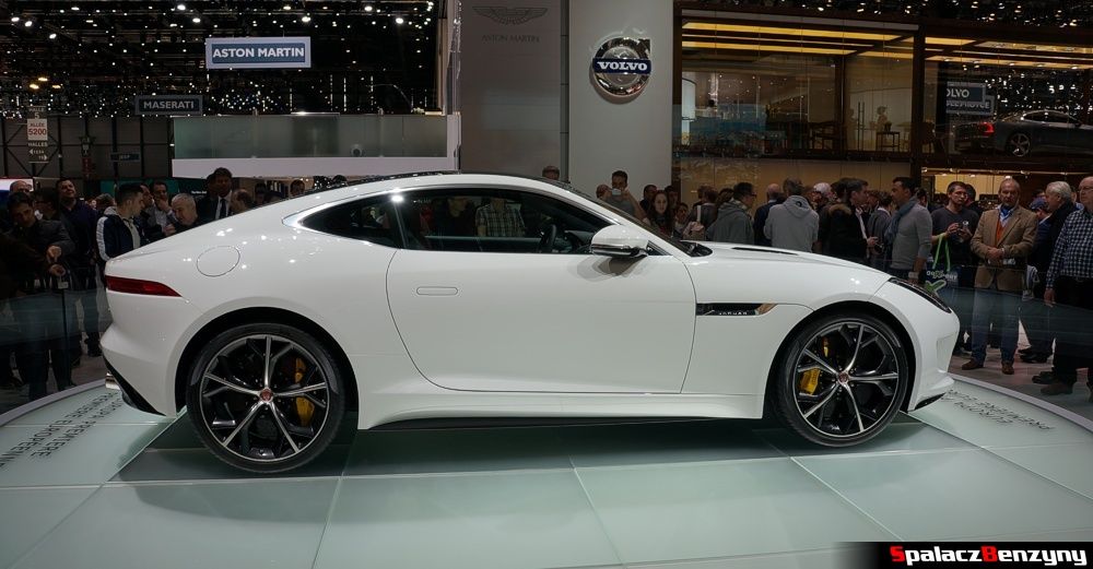 Jaguar f-type coupe biały na Targach Genewa 2014