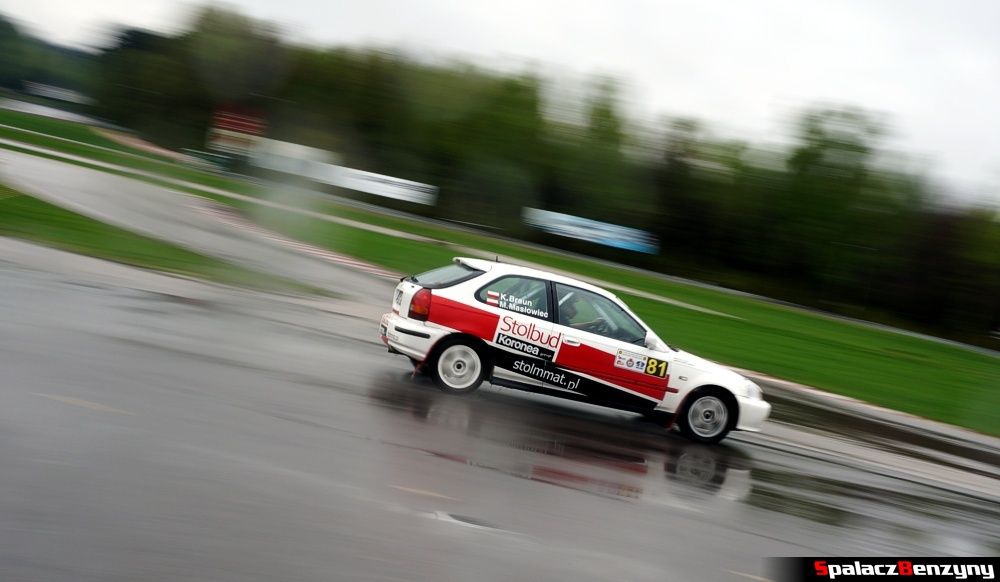 Jazda Honda Civic biała czerwona czarna na 4. runda SuperOes Kielce 2014