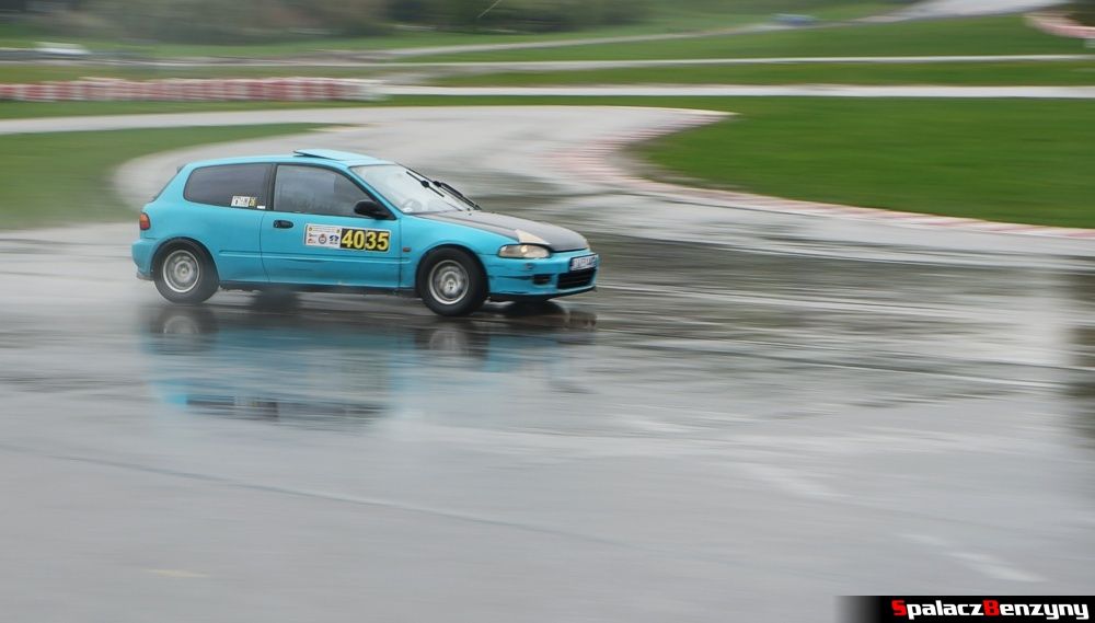 Jazda Honda Civic niebieska na 4. runda SuperOes Kielce 2014