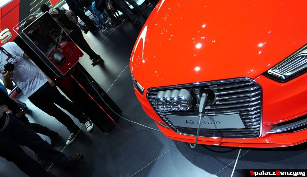 adowanie Audi A3 e-troni na Targach w Genewie 2014