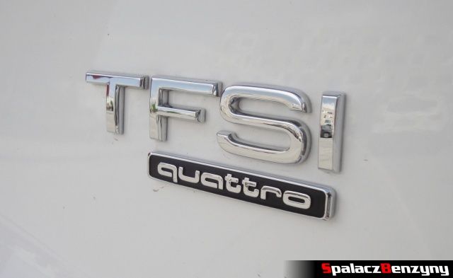 Logo TFSI i quattro na klapie bagażnika Audi Q5