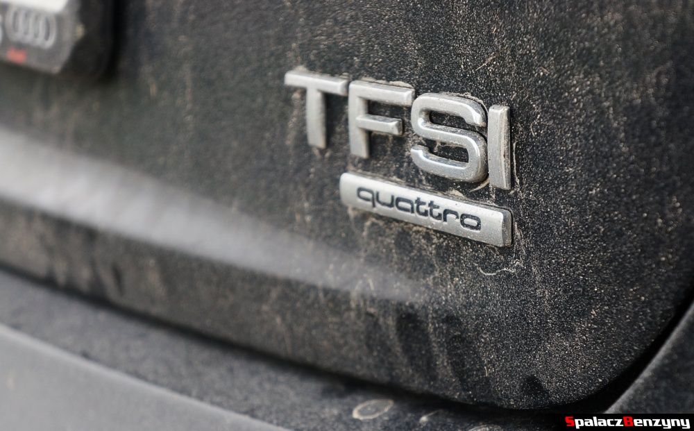 Logo TFSI quattro w Audi A4 B8