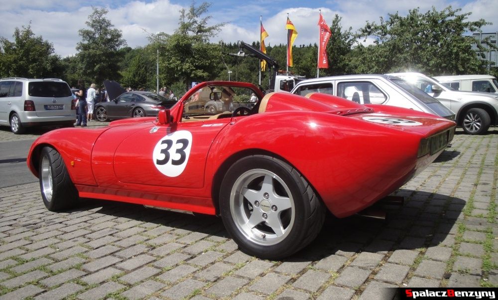 Lotus czerwony bok na Nurburgring Nordschleife