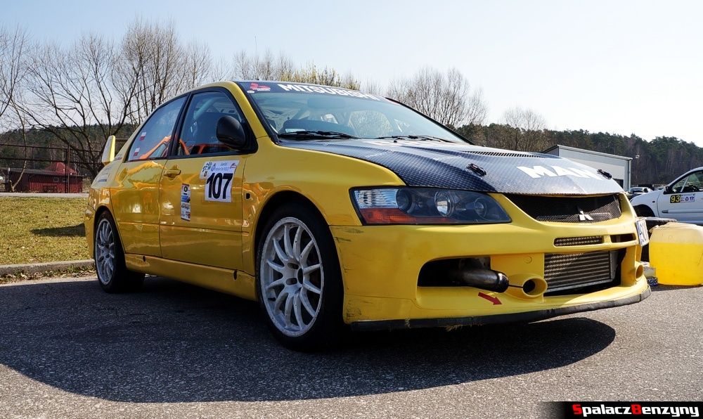 Mitsubishi Lancer Evo żółto czarne na 3. runda SuperOes Kielce 2014