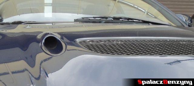 Otwór w masce Toyota Celica GT4 podczas treningu na Torze Kielce 7 czerwiec