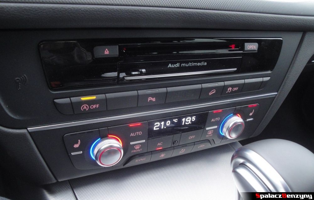 Panel z przyciskami w Audi A6 allroad quattro