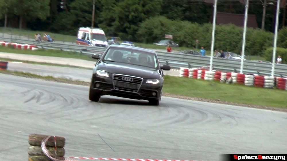 Podniesione koło w Audi A4 na 5. runda SuperOES Tor Kielce