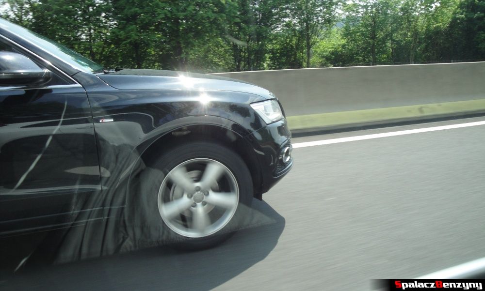 Przód Audi Q5 na autostradzie na Worthersee 2013