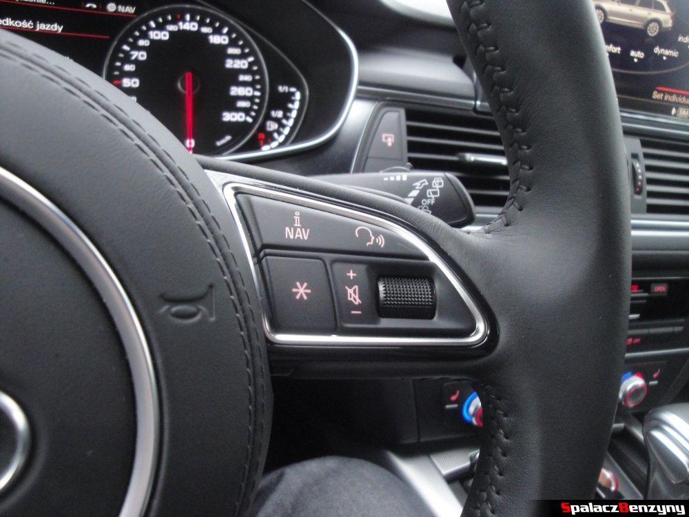 Przycisk gwiazdka na kierownicy w Audi A6 allroad quattro