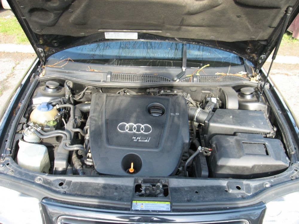 Rozbite Audi A3 silnik