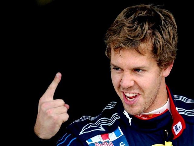 Sebastian Vettel z palcem