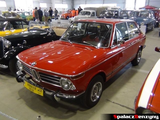 Stare czerwone BMW na Autosalon 2013