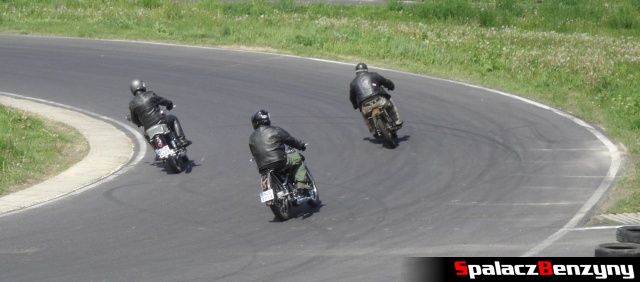 Trzy motocykle w zakręcie na Super Veteran 2012 w Lublinie