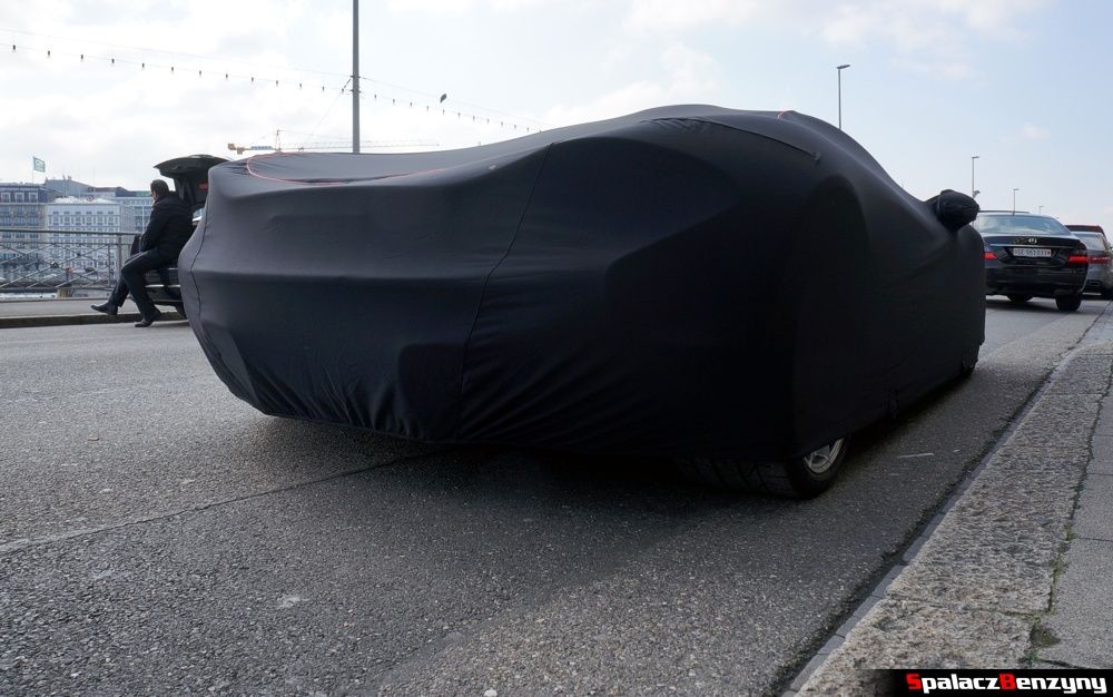 Zakryty McLaren P1 tył w Genewie