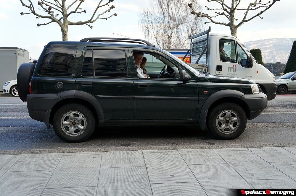 Zielony Land Rover w Genewie