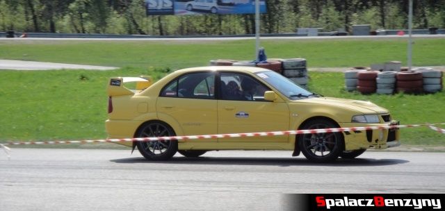 Żółte Evo podczas Treningu Subaru 3 maja 2012