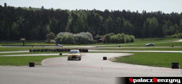 Żółte Evo podczas Treningu Subaru 3 maja 2012 na torze Kielce