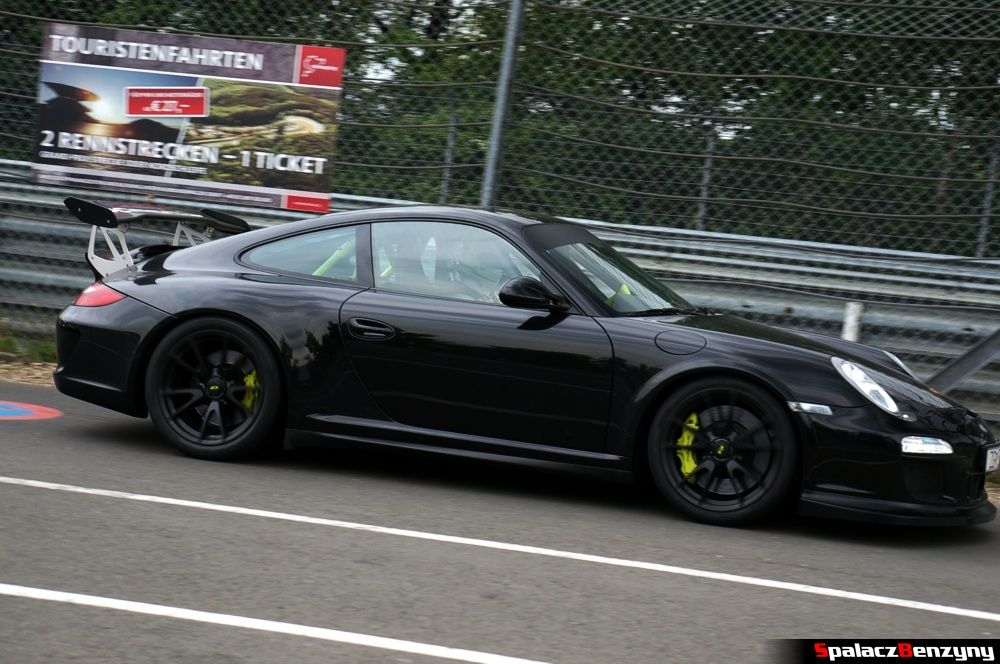 Porsche 911 GT3 czarne na Nurburgring Nordschleife 2015