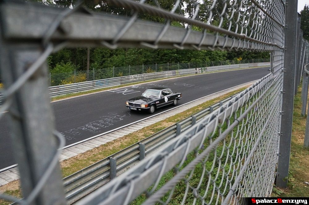 Klasyczny Mercedes na Nurburgring Nordschleife 2015